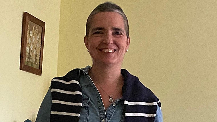 Concha sorri enquanto se recupera