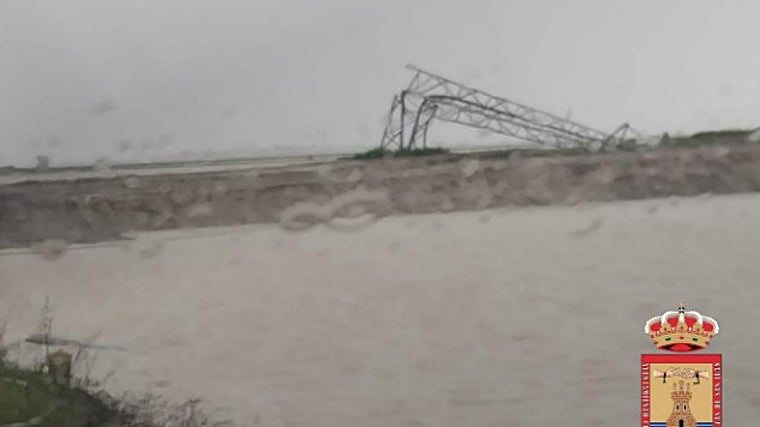 Laura del Rio resgata água para combater o fluxo 'sem precedentes' do rio