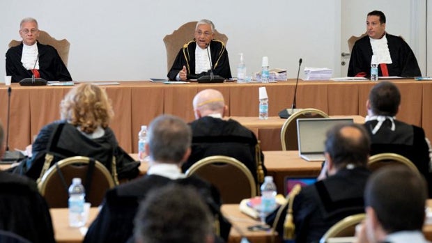 El cardenal destituido Becciu dice que el Papa autorizó una operación secreta para liberar a una monja secuestrada