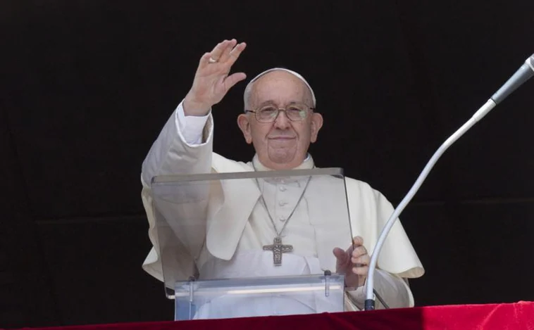 El Papa felicita a «Siempre así» durante el ángelus en el Vaticano