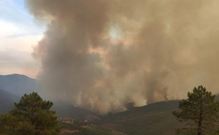 El incendio de las Hurdes continúa con una evolución «muy desfavorable» y más de 3.000 hectáreas calcinadas