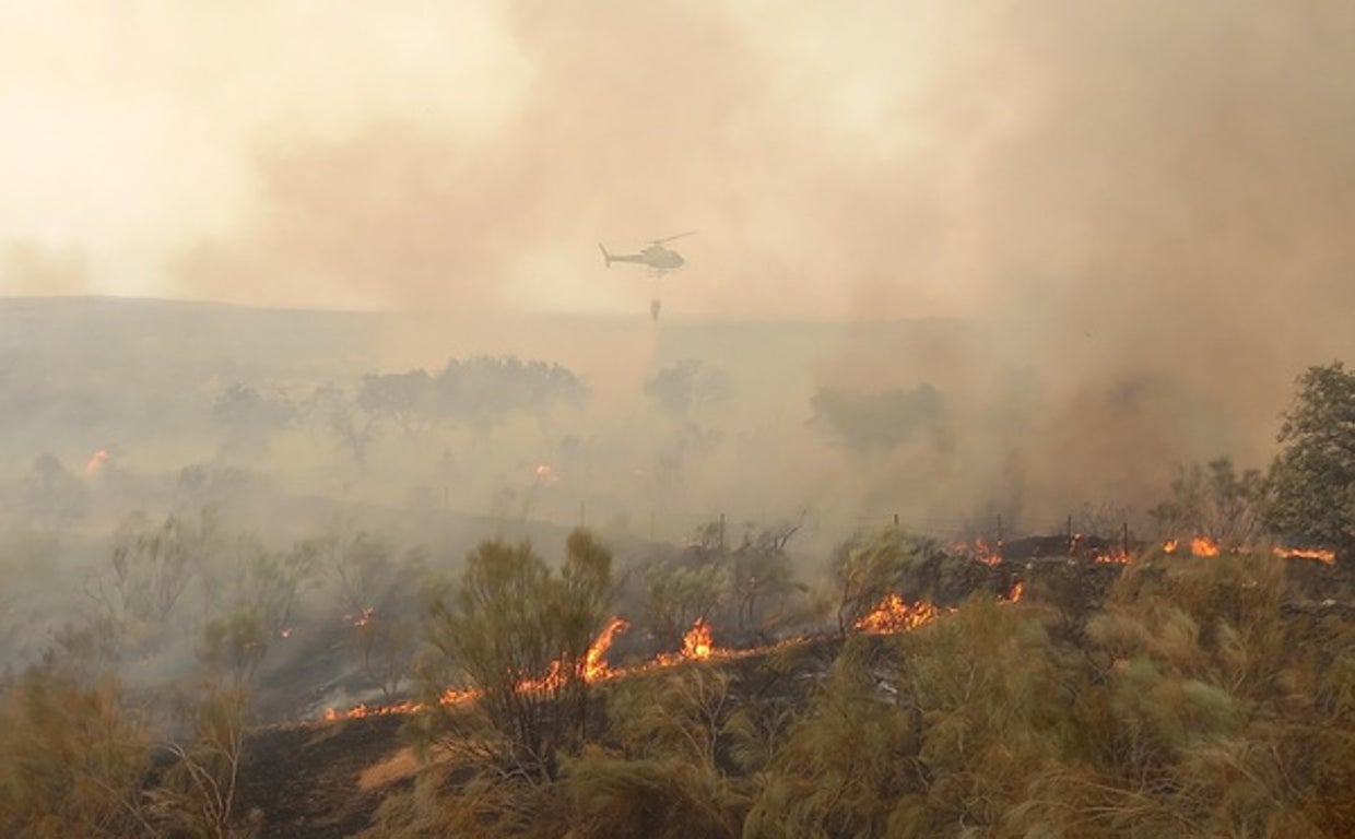 Las llamas sobre Casas de Miravete