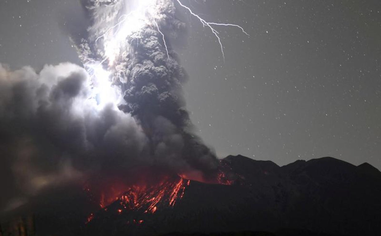 El volcán Sakurajima en erupción en la prefectura de Kagoshima (Japón)