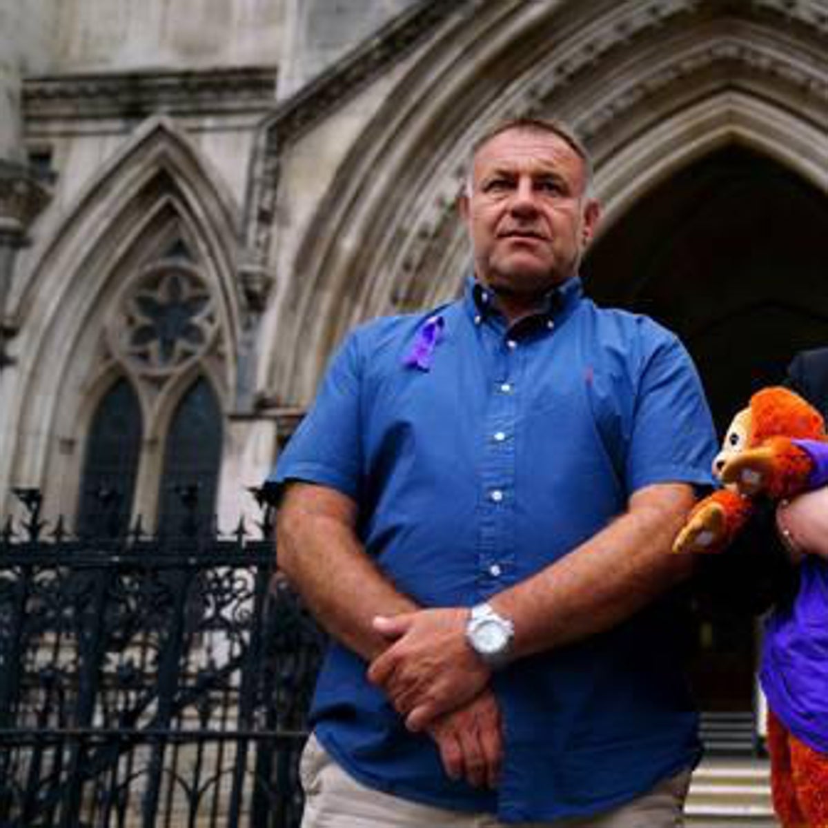 Dos países ofrecen su ayuda para tratar al niño británico en coma por un reto viral