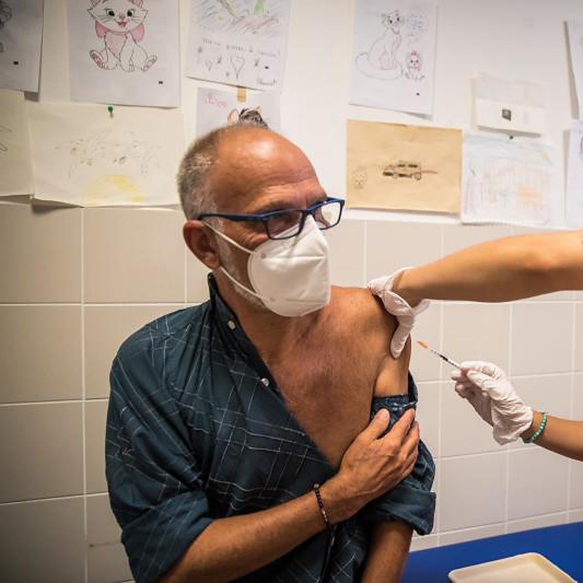 Asociaciones LGTB critican las 7.000 vacunas de viruela del mono prometidas por el Gobierno: «Es una gota de agua en un desierto»