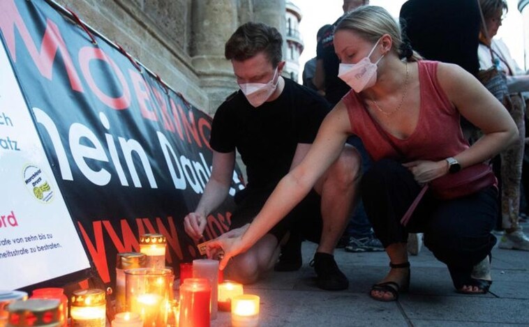 Destrozan el memorial por la médica austriaca que se suicidó por la presión de los antivacunas