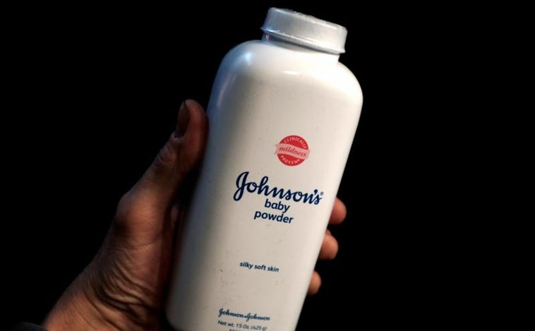 Johnson & Johnson retira del mercado su polvo de talco para bebés