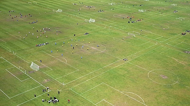 Imagen antes - Los míticos campos de Hackney Marshes, en Londres, han perdido la hierba