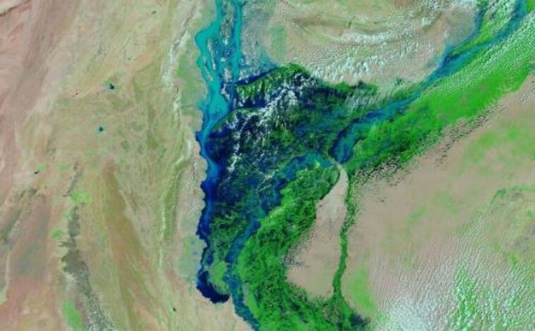 Las inundaciones de Pakistán provocaron la creación de un lago interior de 100 kilómetros de ancho