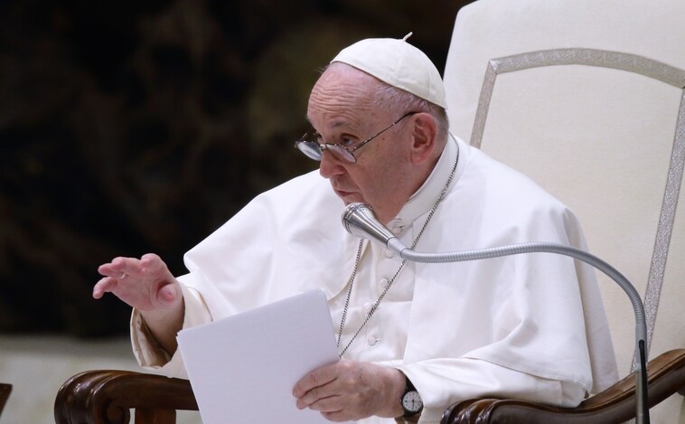 El Papa: «En cuanto una mujer trabajadora empieza a tener barriga, la echan»