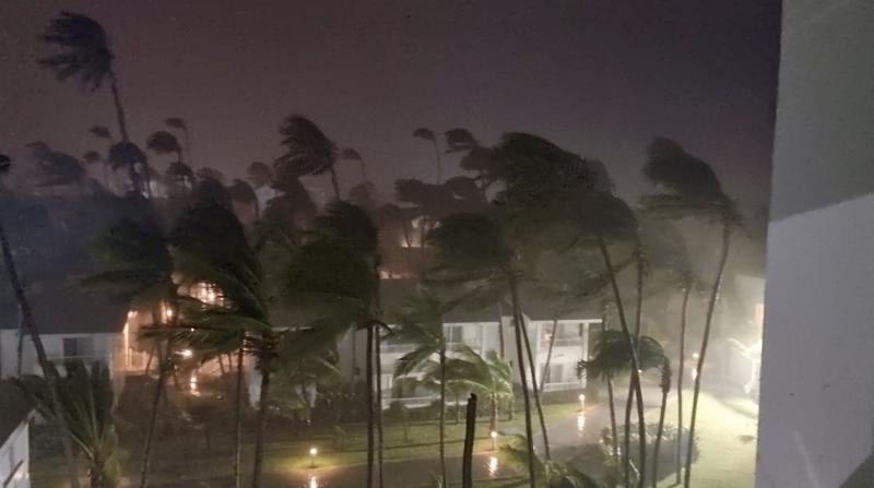 Fuertes vientos de hasta 130K/H en Punta Cana (Republica Dominicana) 