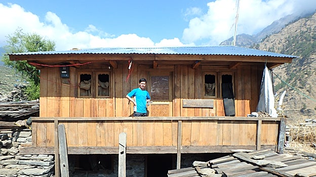 Imagen después - Casa Tamang (tradicional y una de las reconstruciones)
