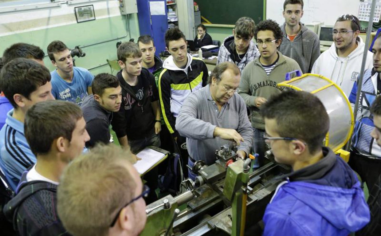 Alumnos de FP, durante una clase, en un centro de Valladolid
