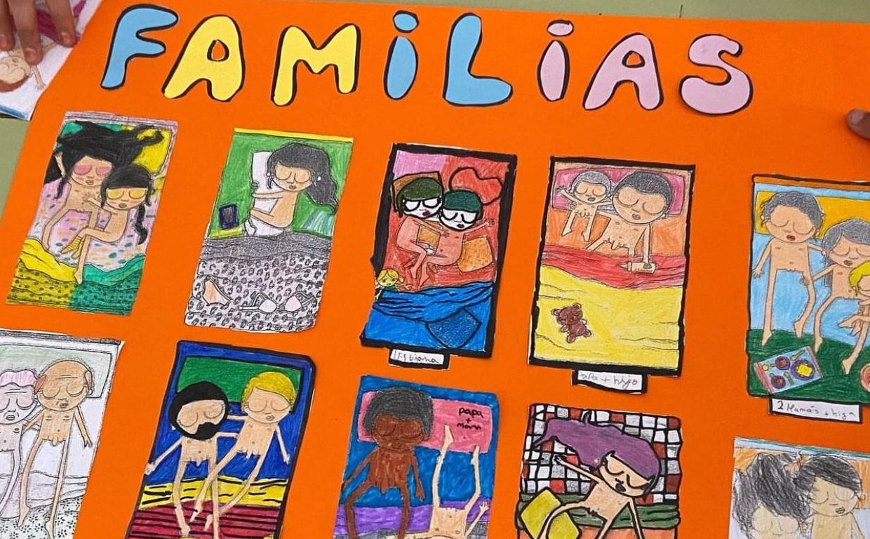 Uno de los murales sobre los «tipos de familias» elaborado por los alumnos del colegio