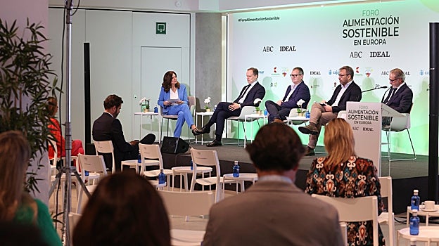 De izda. a dcha.: Yolanda Gómez, Daniel Lacalle, Juan Carlos Pérez, Gabriel Trenzado, José María Zalbide