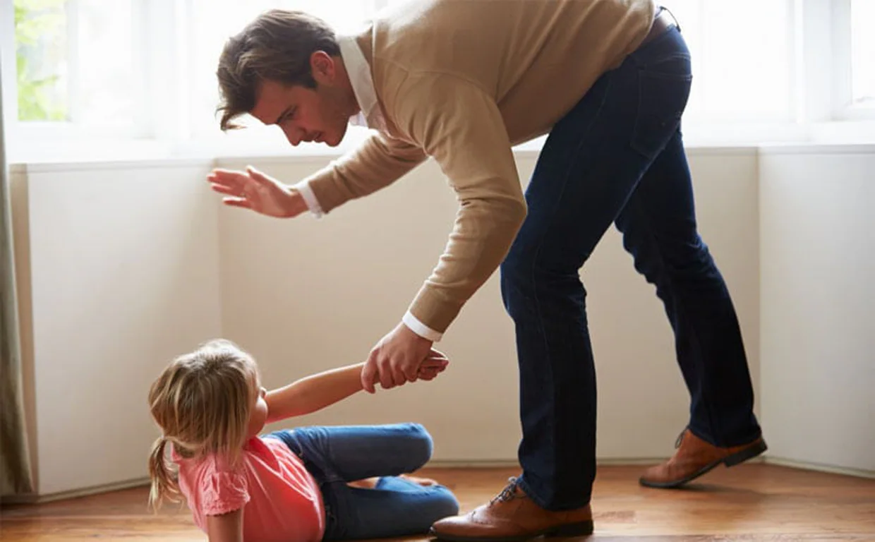 Un azote en el culo de un niño con discapacidad no justifica el despido