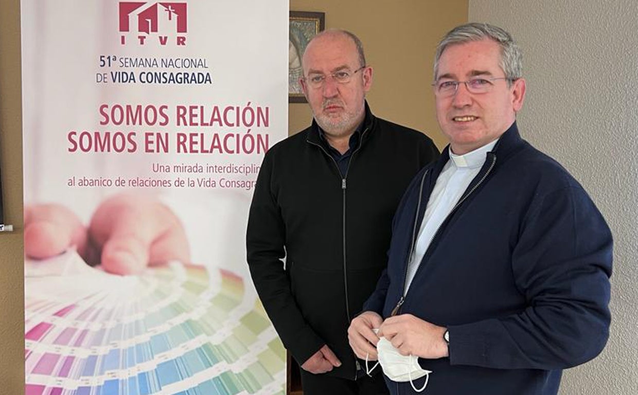 Fernando Prado, a la derecha, en la presentación de la Semana de la Vida Consagrada de 2022