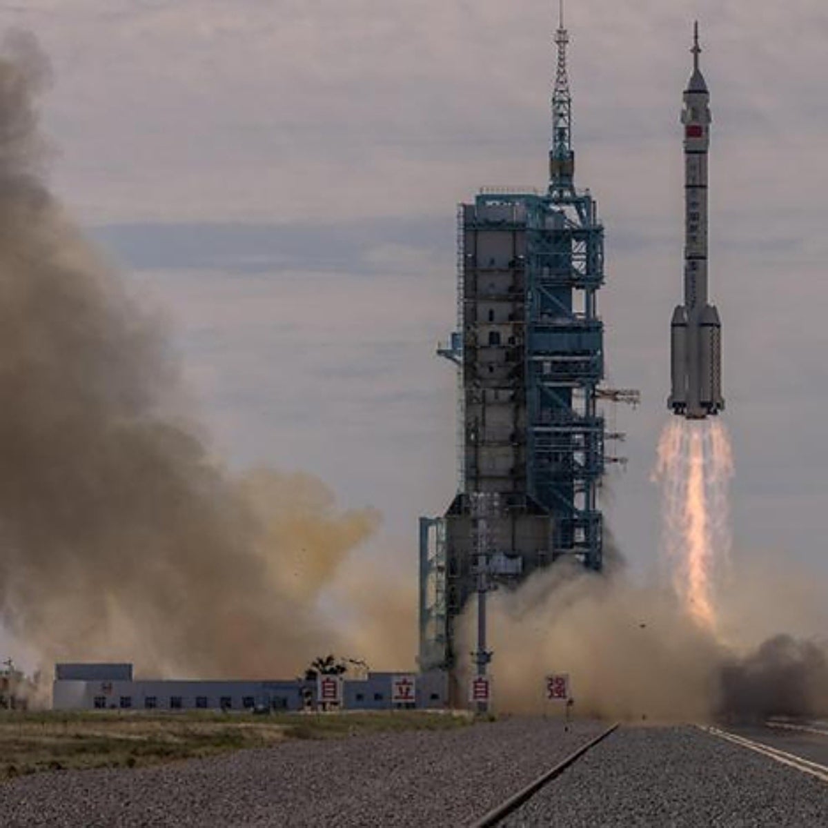 Cohete chino fuera de control, en directo: dónde ha caído, paso por España, trayectoria y última hora