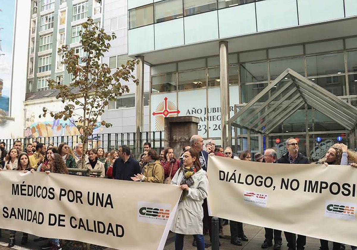 Protestas de los médicos de Atención Primaria en huelga en Santander (Cantabria)