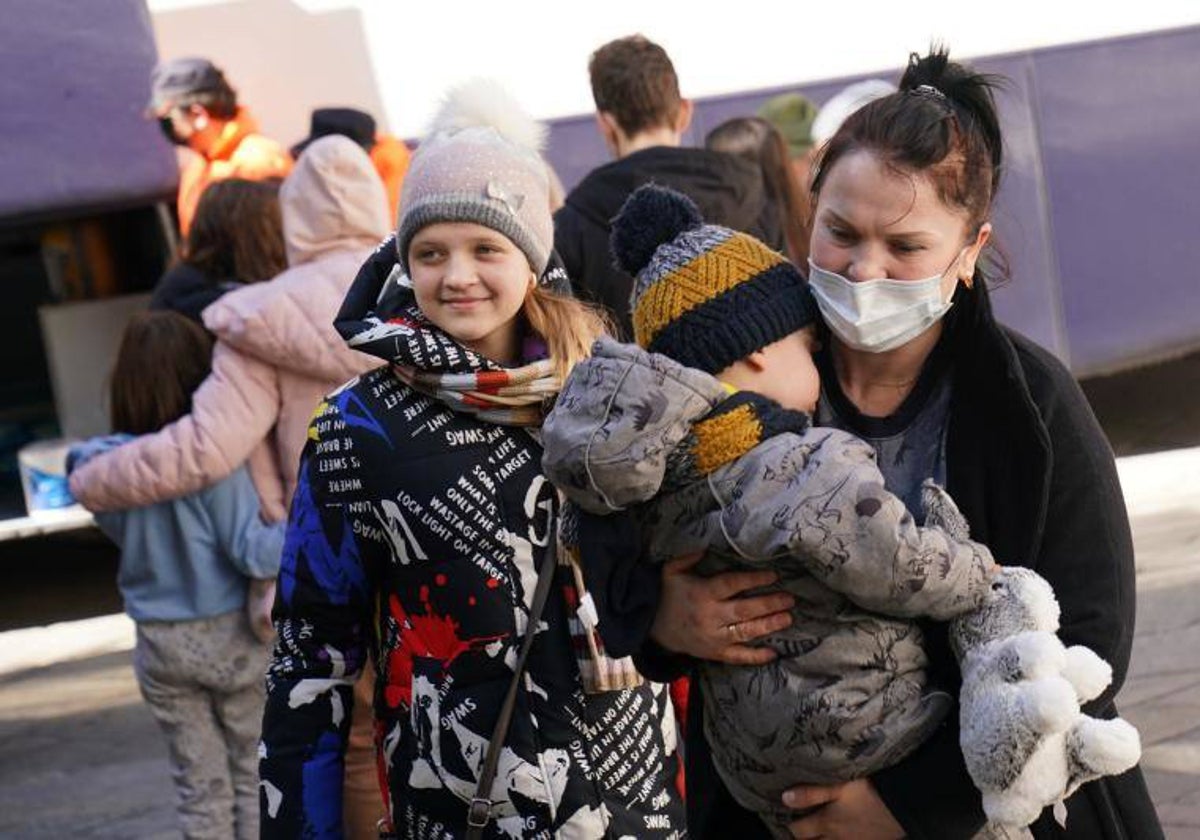 Familia ucraniana recién llegada a Santiago de Compostela