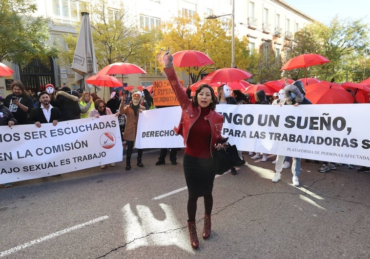 Las trabajadoras sexuales se concentran frente al Congreso y exigen la dimisión de Irene Montero