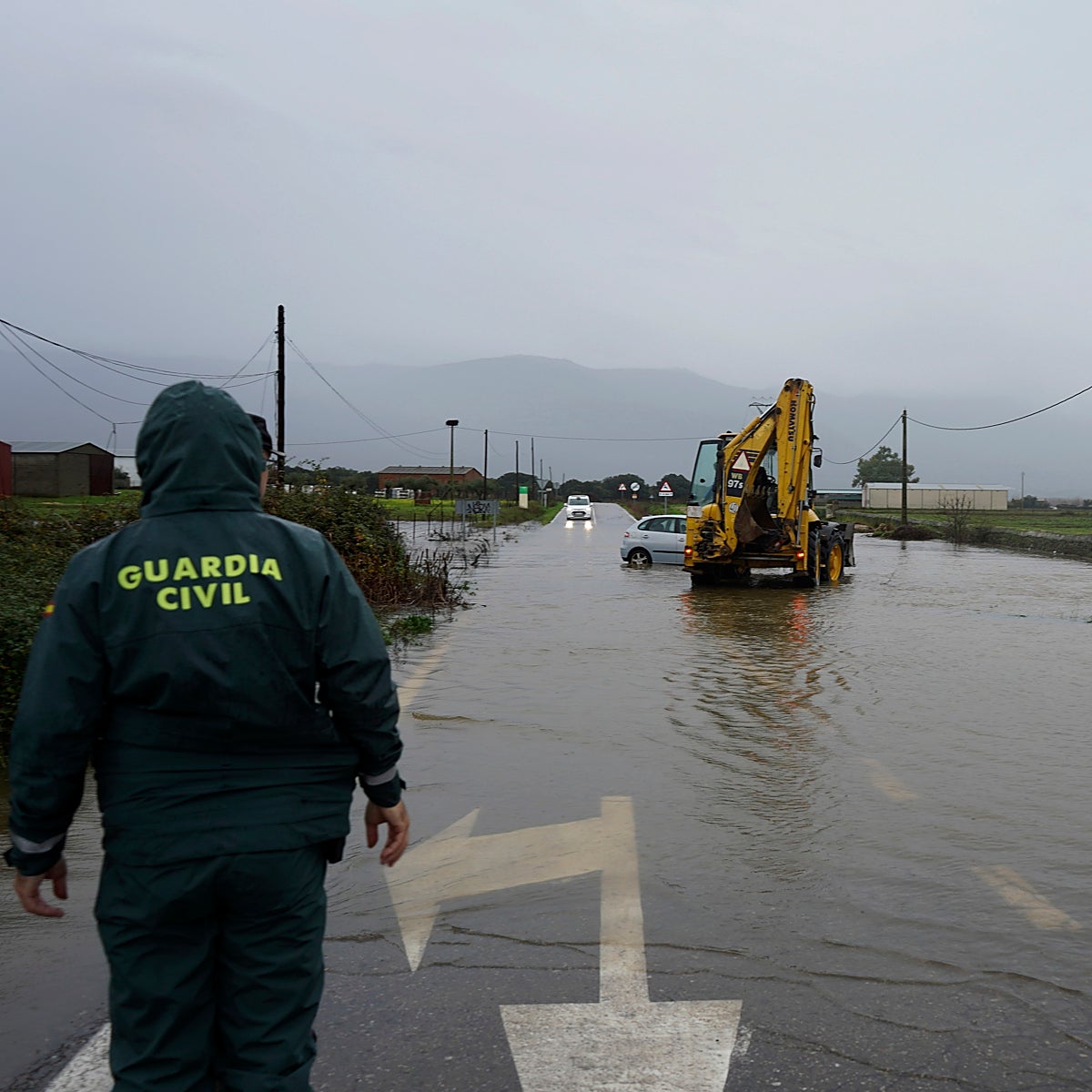 Alumnos evacuados por caminos, carreteras cortadas y pueblos inundados: la borrasca Efraín se ceba con Extremadura