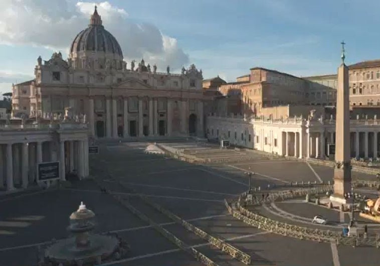 Señal en directo desde la Plaza de San Pedro tras la muerte de Benedicto XVI