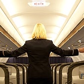 La empresa señalada por entrevistar azafatas en ropa interior amenaza con tomar acciones legales: son «hechos falsos»