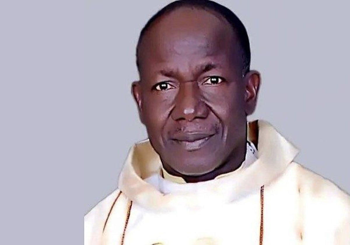 El padre Isaac Achi en una fotografía reciente facilitada por la Santa Sede