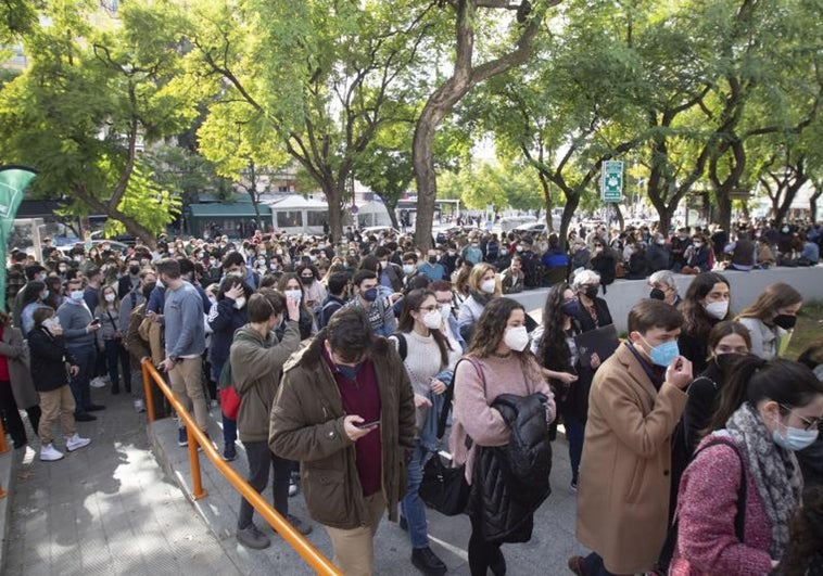 La mayor oferta de formación de sanitarios se queda corta