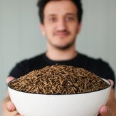 Arseniy Olkhovskiy: «Comer insectos solo es raro en Europa, más de la mitad del mundo lo hace y no pasa nada»