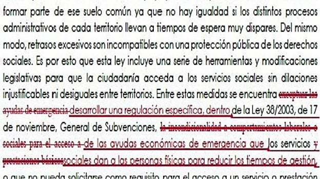 La norma, de la que ingformó ABC, dejaba fuera de la ley de subvenciones a los beneficiarios de las ayudas de emergencia. Eso suponía que se podían disfrutar sin pagar las deudas a Hacienda. El nuevo texto muestra que se ha corregido