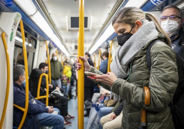 Así queda regulado el uso de las mascarillas en España tras el fin de la obligatoriedad en el transporte público