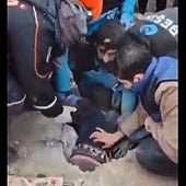 El milagroso rescate de una niña atrapada bajo los escombros tras el terremoto de Turquía