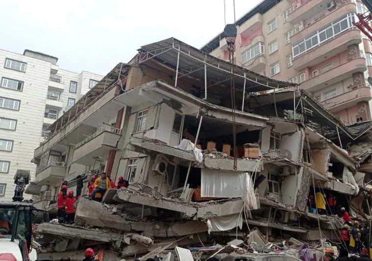 Ucrania, Rusia e Israel ofrecen su ayuda a Turquía tras el terremoto