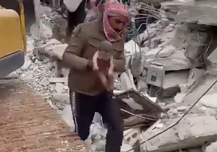 Nace un bebé entre los escombros del terremoto en Turquía y Siria