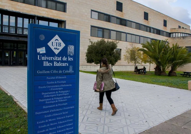 Profesores ven «ilegal» que la universidad imponga el 35% de las asignaturas en catalán en Baleares
