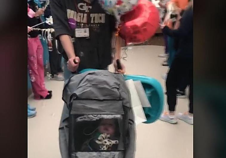 La emotiva despedida del hospital a un bebé que llevaba siete meses esperando un trasplante de corazón