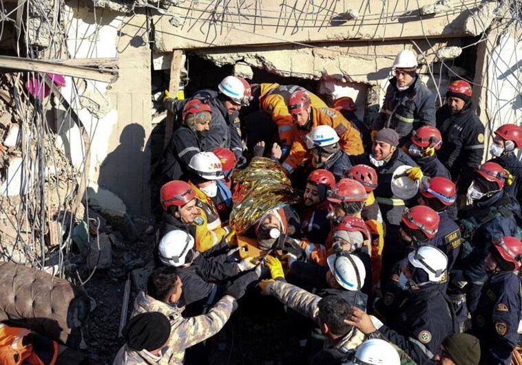 Los rescatistas continúan salvando vidas ocho días después de los terremotos en Siria y Turquía