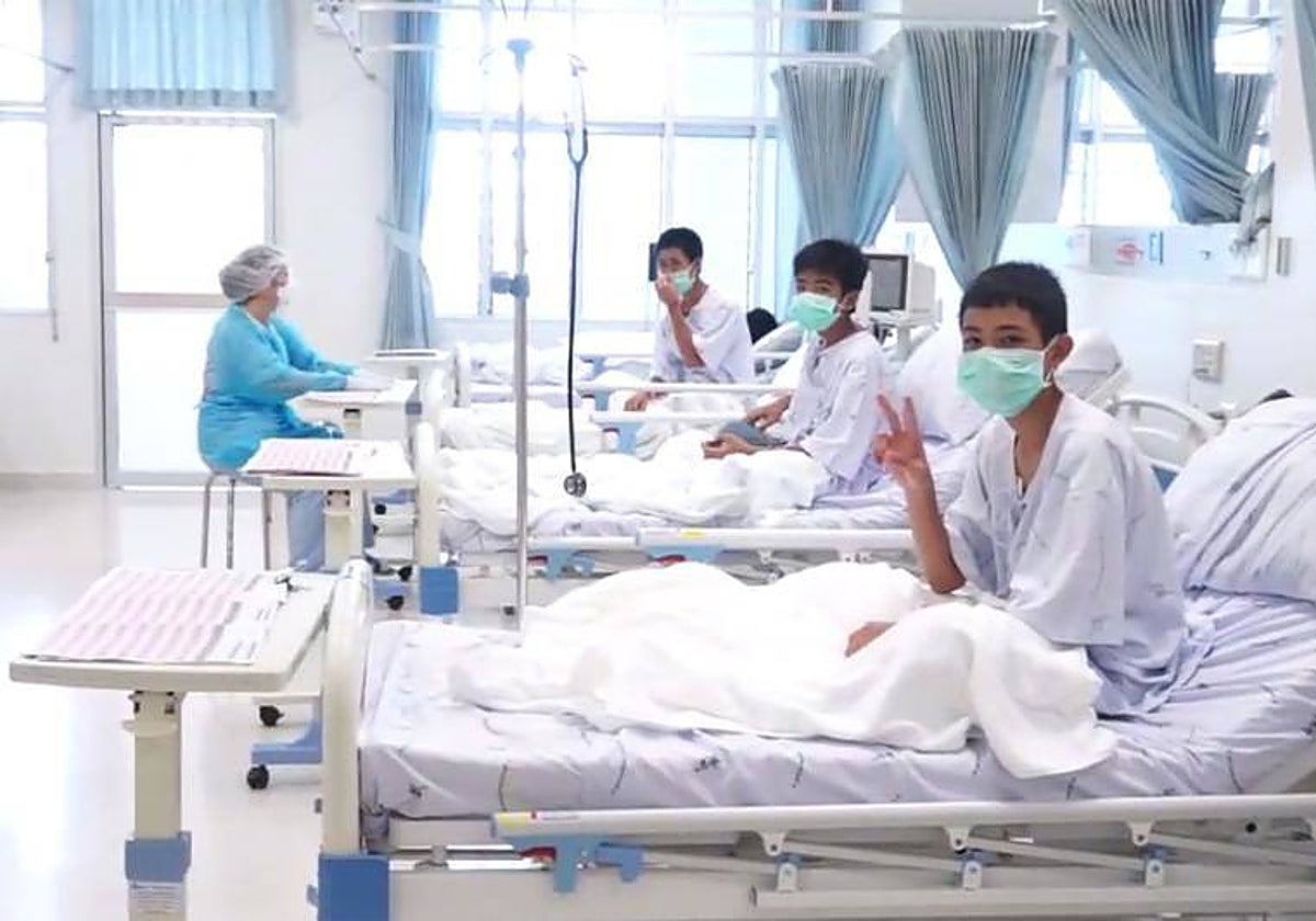 Los niños tras el rescate en la cueva de Tailandia