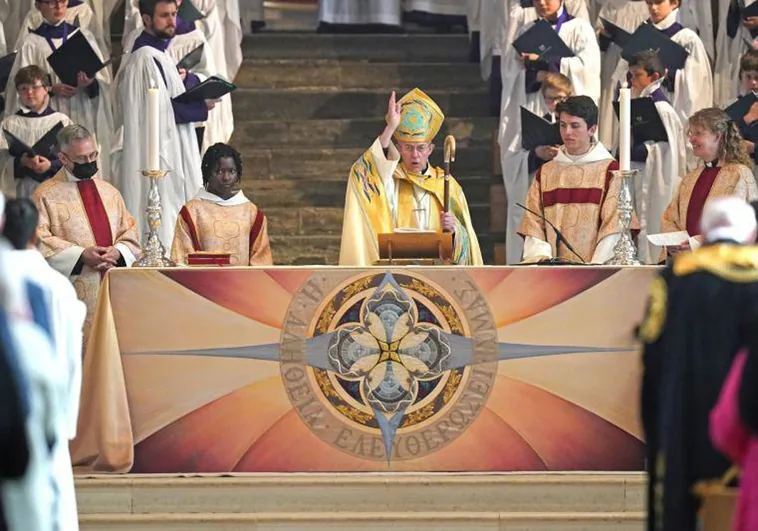 Los obispos anglicanos dicen que el arzobispo de Canterbury no puede ser su líder por estar a favor de bendecir las bodas homosexuales