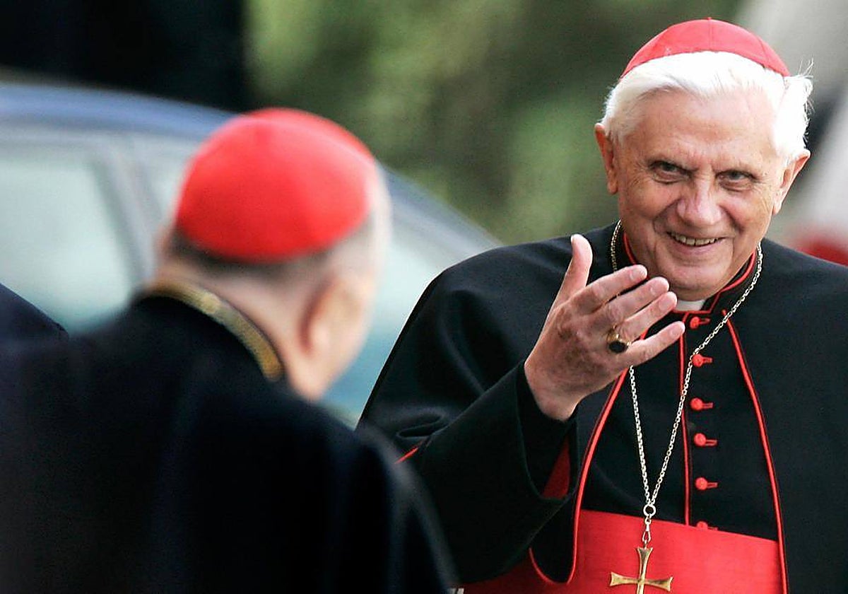 Una foto de archivo de Benedicto XVI junto al entonces arzobispo de Canterbury, Rowan Williams, en Londres en septiembre de 2010