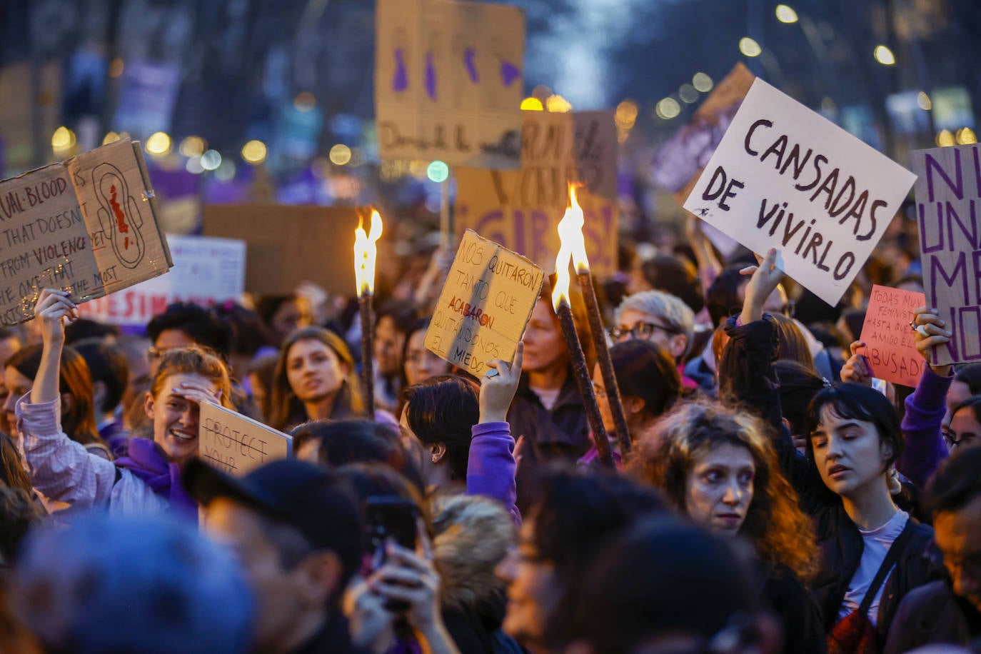 Un grupo de personas, durante una manifestación del 8-M en Barcelona