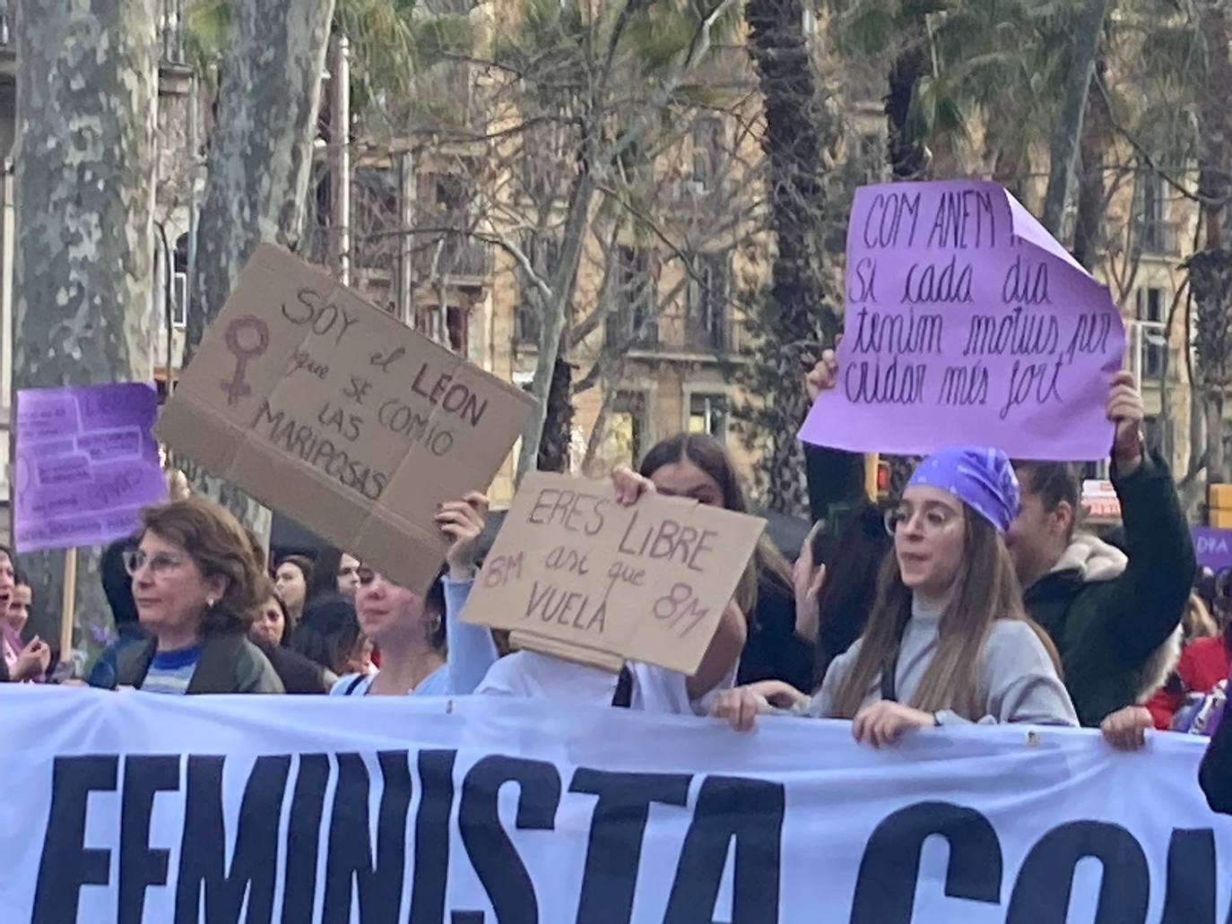 Aspecto de una manifestación en Barcelona con motivo del 8-M