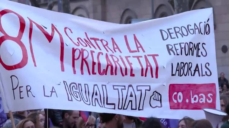 Feministas protestan contra el "sistema cishetero, patriarcal, racista y capitalista" en Barcelona