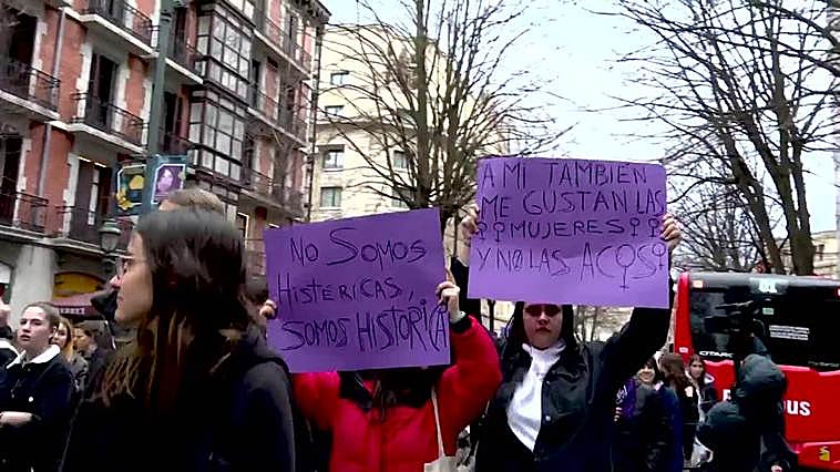 Miles de estudiantes vascas se manifiestan en Bilbao por el 'Día Internacional de la Mujer'