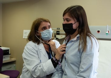 Paciente con lupus: «Cuando me da un brote no puedo trabajar, paso las noches sentada»