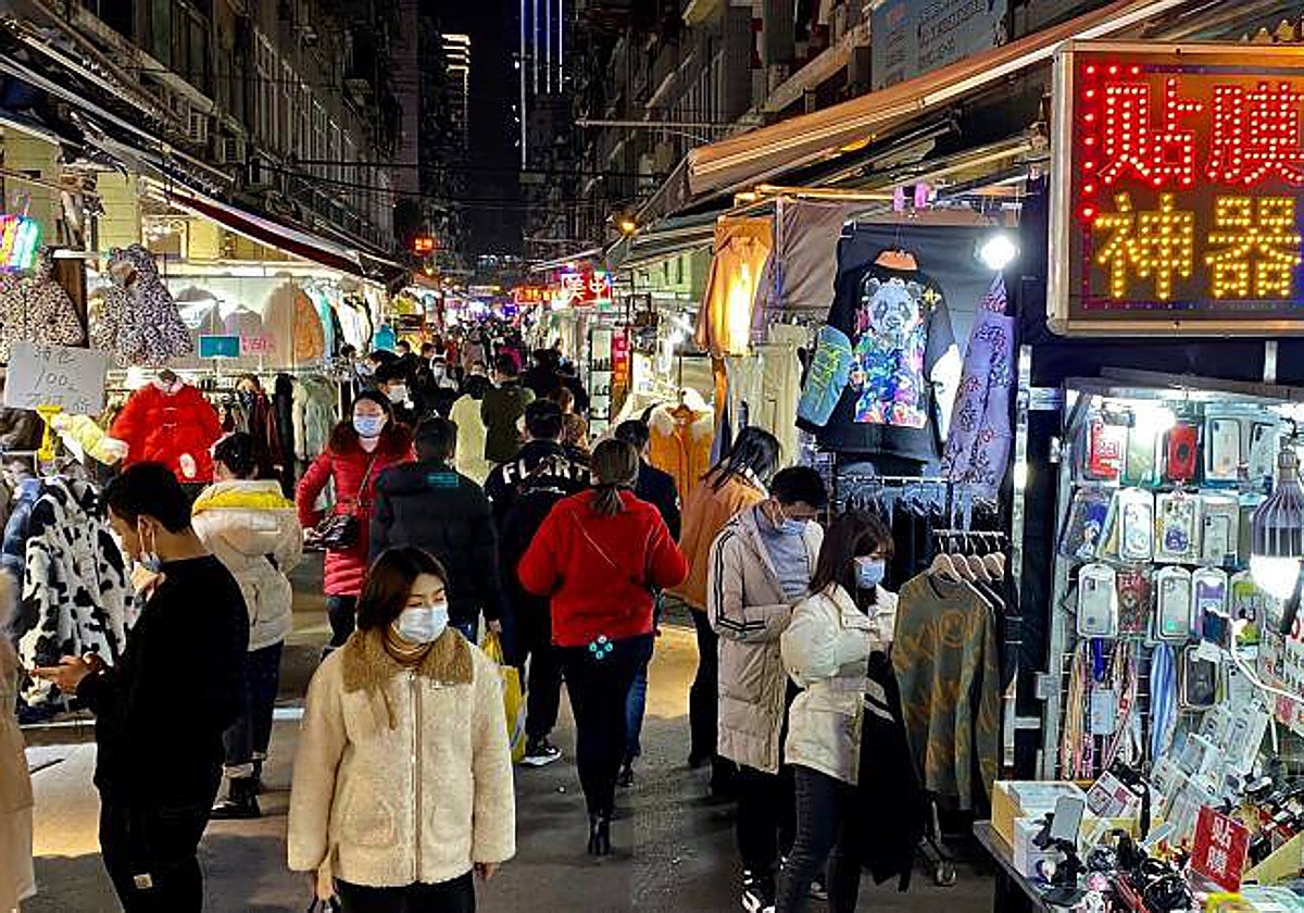 Interior del mercado de Wuhan tras su reapertura