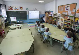 La paradoja de las aulas españolas: menos alumnos y más maestros