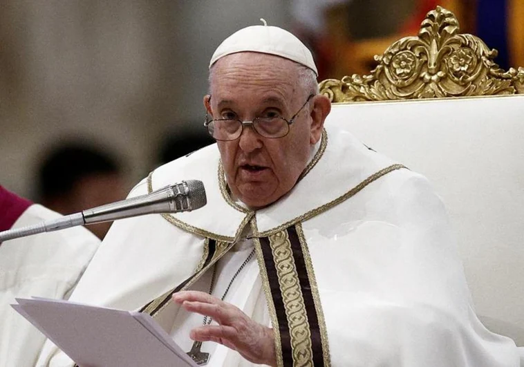 El Papa recibe el alta tras su ingreso hospitalario: «Estoy vivo todavía»